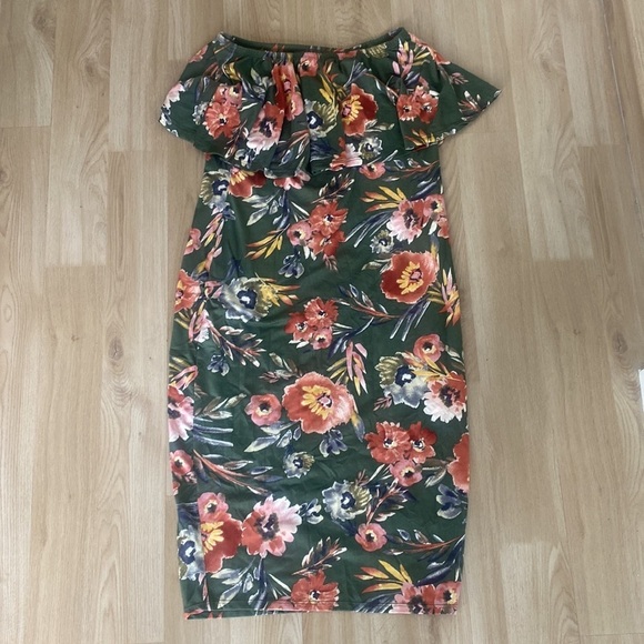 Mother Bee Maternity Floral off the shoulder dress - Picture 2 of 5